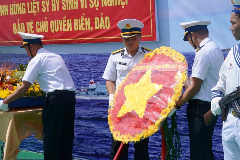 Cô Lin vọng khúc bi hùng - ảnh 1