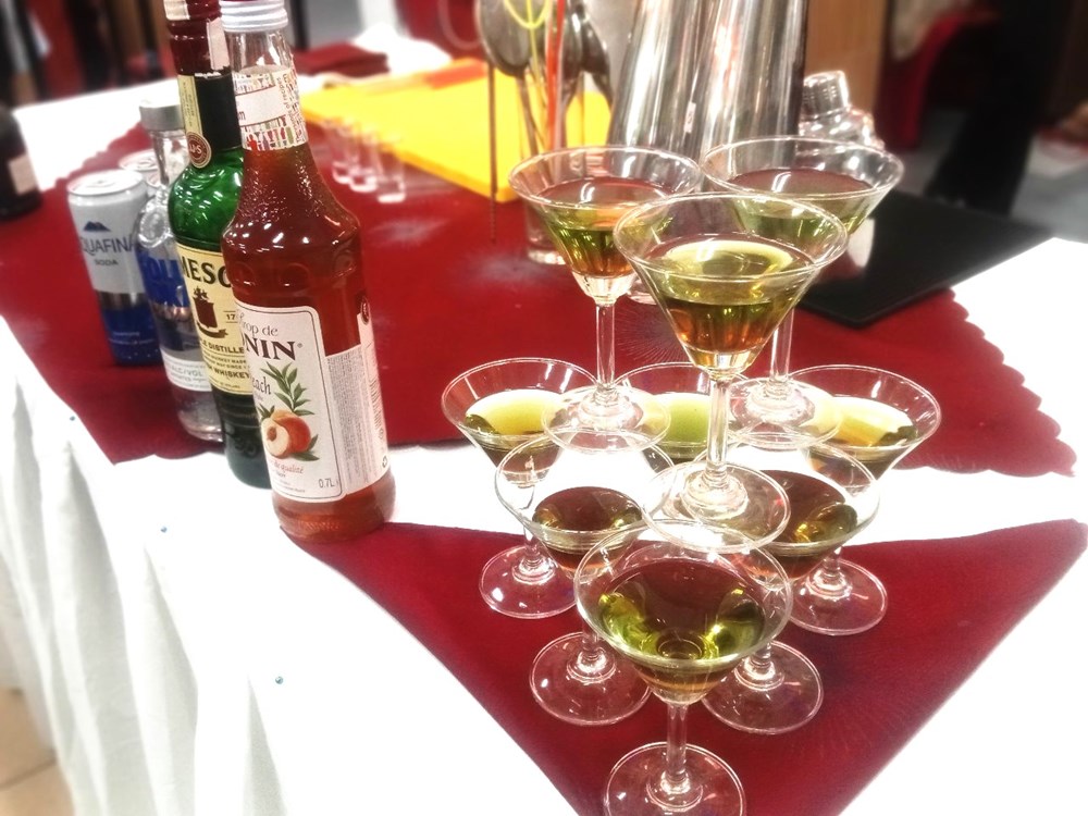 Khánh Hòa: Ngày hội Tư vấn tuyển sinh và Cuộc thi Pha chế Cocktail sáng tạo lần thứ II năm 2025 - ảnh 2