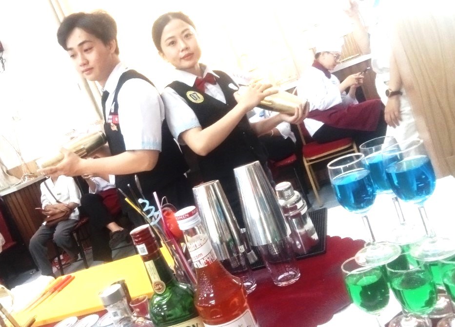 Khánh Hòa: Ngày hội Tư vấn tuyển sinh và Cuộc thi Pha chế Cocktail sáng tạo lần thứ II năm 2025 - ảnh 3