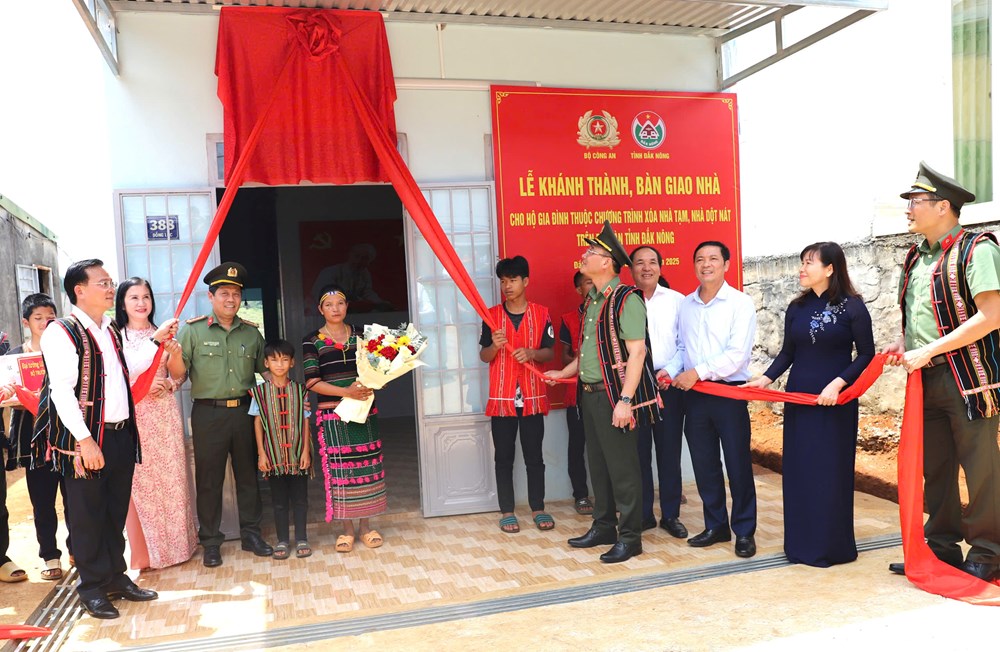 Bộ Công an đồng hành cùng Đắk Nông xóa nhà tạm, nhà dột nát - ảnh 3
