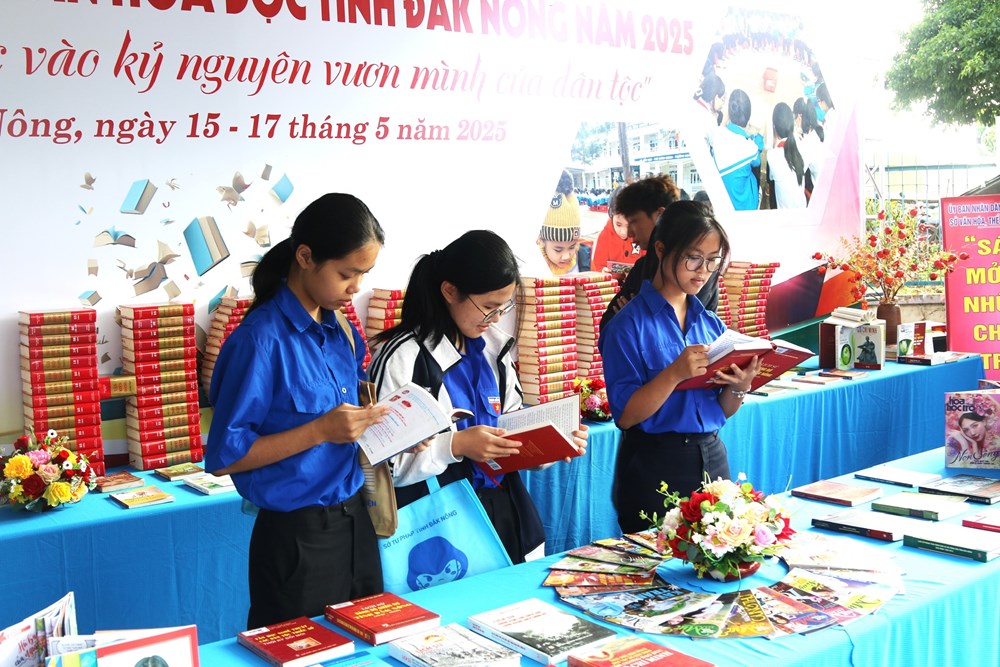 Đắk Nông: Khai mạc Ngày hội Sách và Văn hóa đọc năm 2025 - ảnh 3