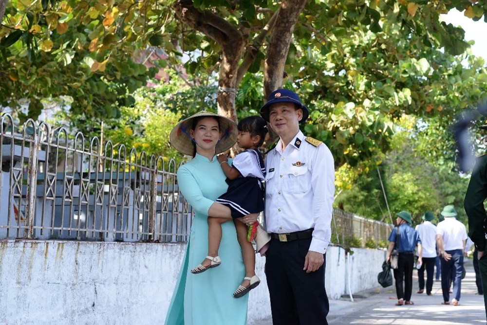  Bài 1 - Biển, đảo là quê hương - ảnh 4