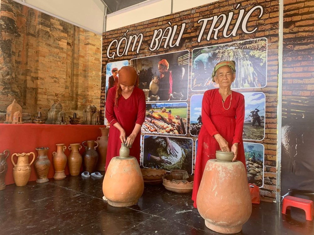 65 năm “thổi hồn” vào đất sét Bàu Trúc - ảnh 2