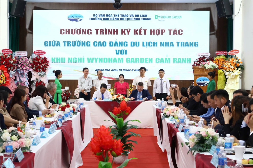 Khánh Hòa: Ký kết đào tạo nguồn nhân lực du lịch cho các doanh nghiệp - ảnh 2