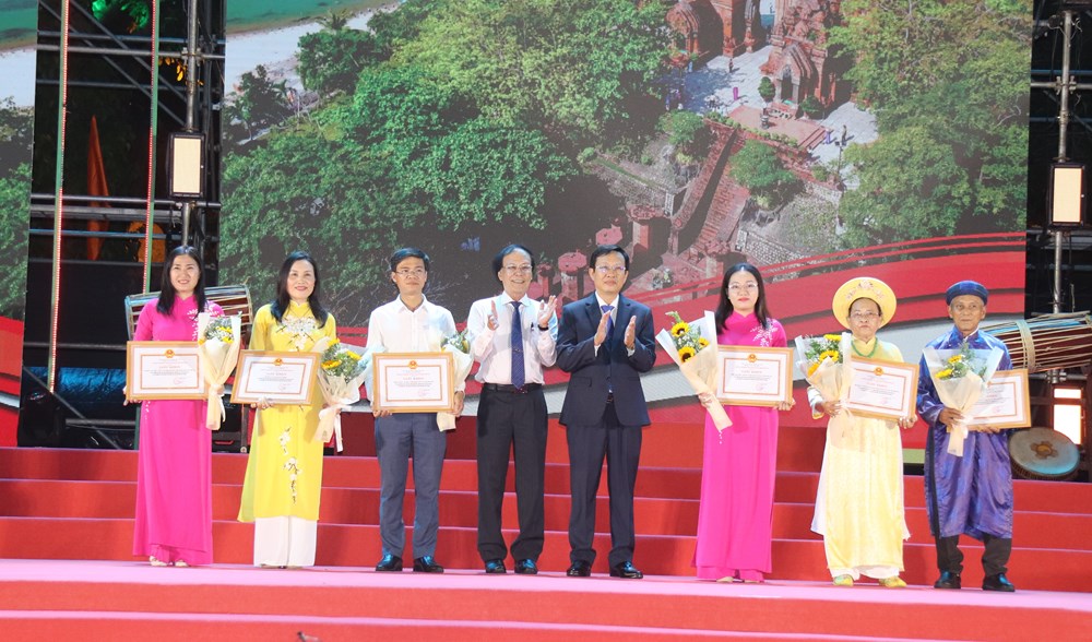 Khánh Hòa: Vinh danh Di tích Tháp Bà Pô Nagar và Nghề khai thác trầm hương - ảnh 5