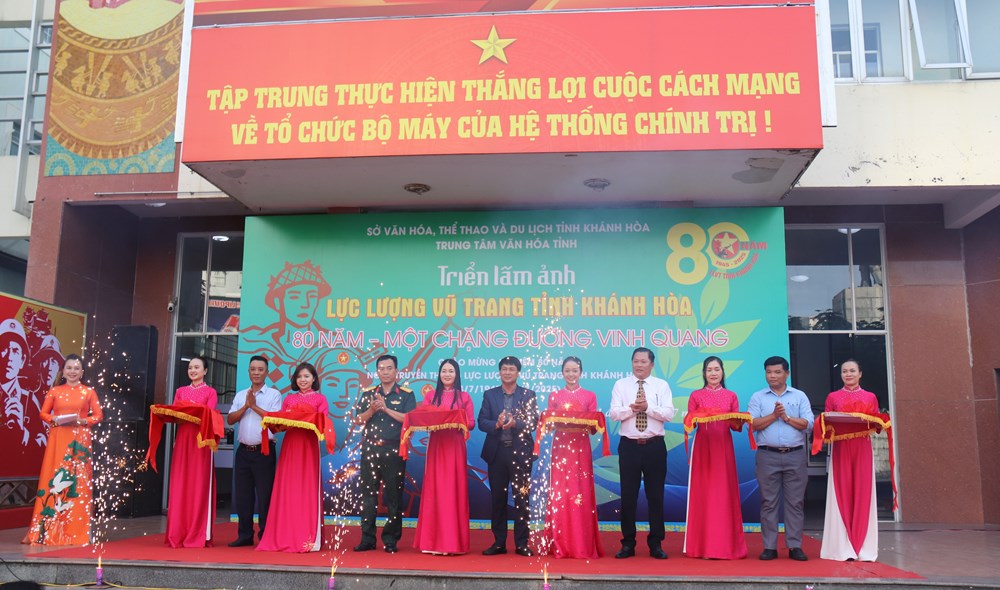Khánh Hòa: Khai mạc triển lãm ảnh “80 năm – một chặng đường vinh quang” - ảnh 1