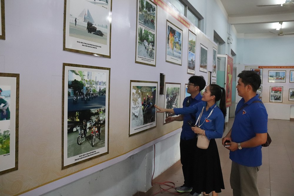 Khánh Hòa: Khai mạc triển lãm ảnh “80 năm – một chặng đường vinh quang” - ảnh 4