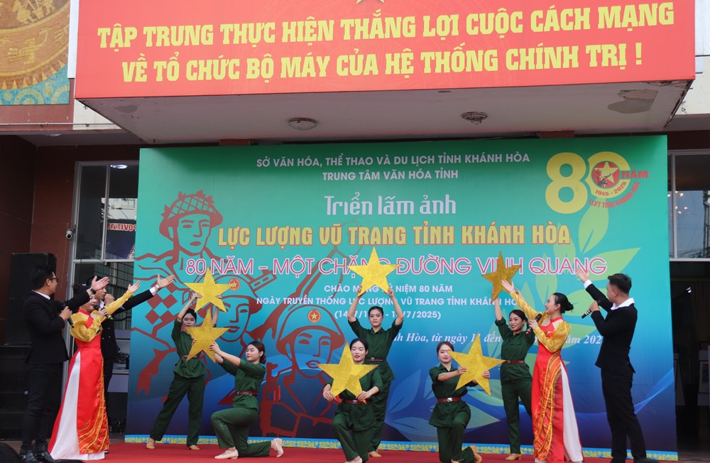 Khánh Hòa: Khai mạc triển lãm ảnh “80 năm – một chặng đường vinh quang” - ảnh 5