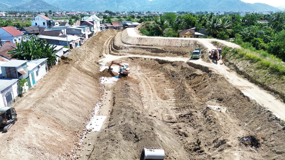 Khánh Hòa: Tu bổ, tôn tạo Di tích Thành cổ Diên Khánh chưa hẹn ngày về đích - ảnh 1