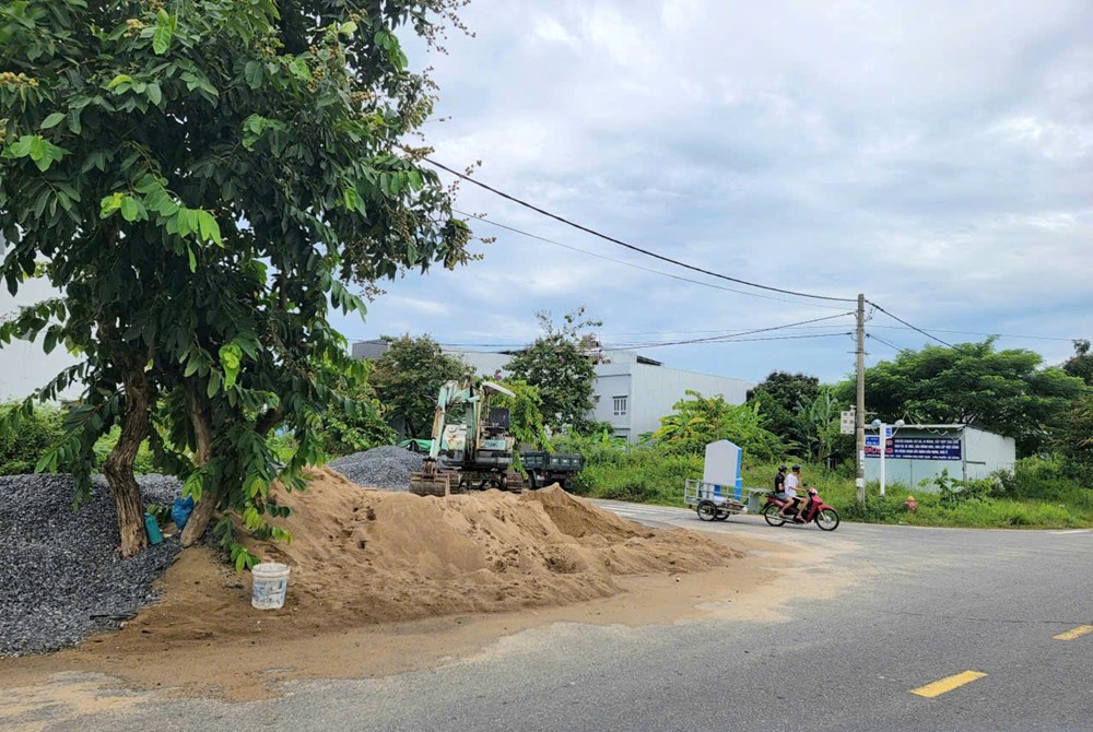 Đà Nẵng: Bãi tập kết bùn thải, đất cát gây ô nhiễm môi trường - ảnh 5