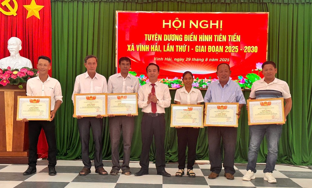 Khánh Hòa: Xã Vĩnh Hải vinh danh các điển hình tiên tiến, phát động phong trào thi đua mới - ảnh 2