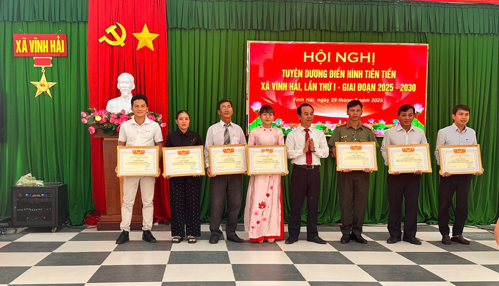 Khánh Hòa: Xã Vĩnh Hải vinh danh các điển hình tiên tiến, phát động phong trào thi đua mới - ảnh 3