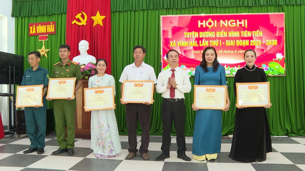 Khánh Hòa: Xã Vĩnh Hải vinh danh các điển hình tiên tiến, phát động phong trào thi đua mới - ảnh 4