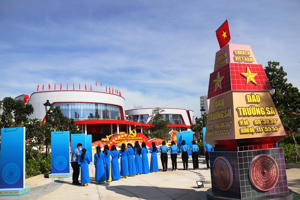 Rực rỡ cờ hoa chào đón Đại hội Đảng bộ tỉnh Khánh Hoà - ảnh 7
