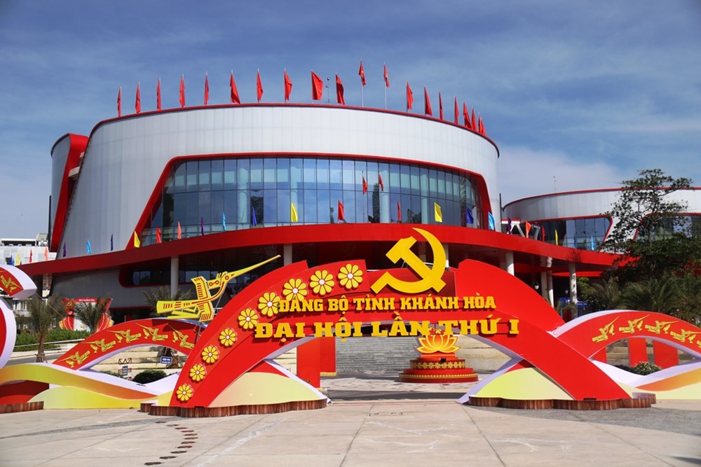 Rực rỡ cờ hoa chào đón Đại hội Đảng bộ tỉnh Khánh Hoà - ảnh 4