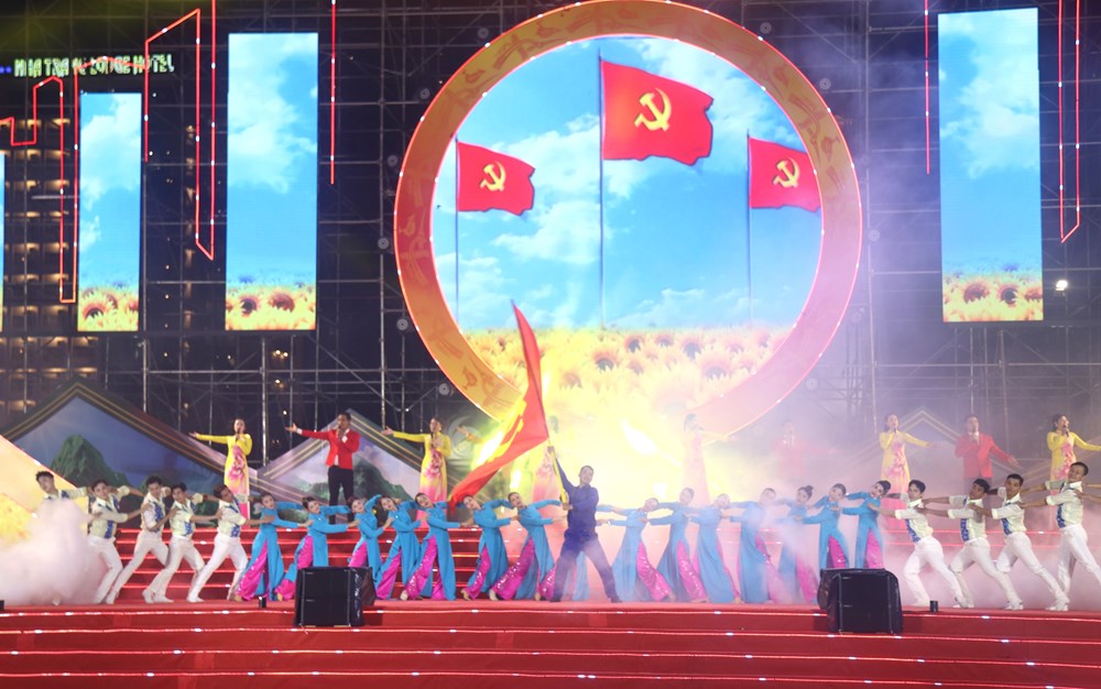 Chương trình nghệ thuật chào mừng Đại hội đại biểu Đảng bộ tỉnh Khánh Hòa lần thứ I - ảnh 7