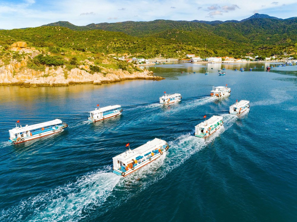 Tận hưởng nghỉ dưỡng, trải nghiệm tuyệt vời tại Resort Vĩnh Hy - ảnh 2