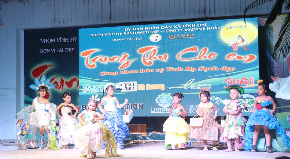 Trao 600 phần quà cho trẻ em có hoàn cảnh khó khăn - ảnh 4