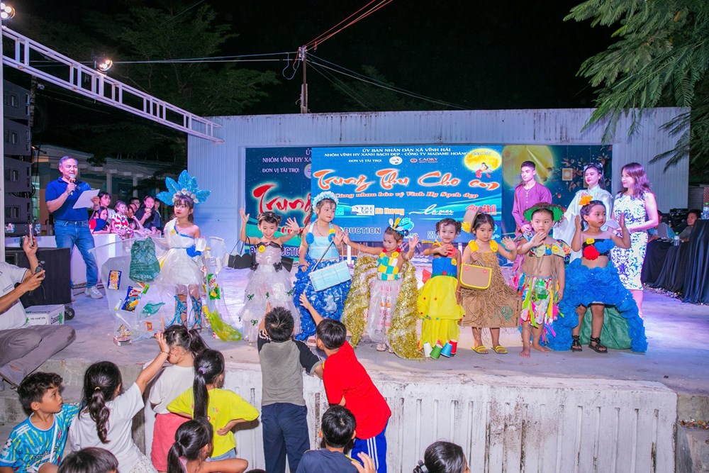 Khánh Hòa:  Sôi động Cuộc thi Thời trang tái chế với thông điệp bảo vệ môi trường - ảnh 1