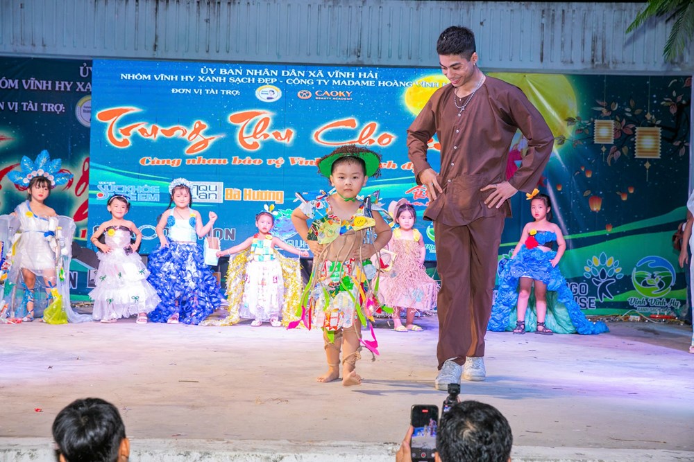 Khánh Hòa:  Sôi động Cuộc thi Thời trang tái chế với thông điệp bảo vệ môi trường - ảnh 4
