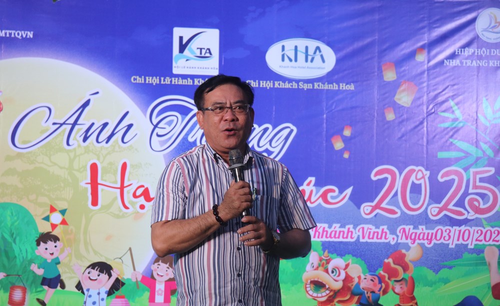 Khánh Hòa: Trao hơn 550 phần quà cho các em nhỏ xã miền núi Tây Khánh Vĩnh - ảnh 2