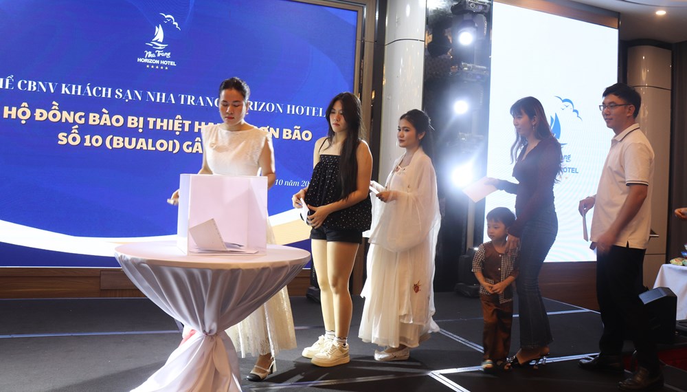 Khánh Hòa:  Chung tay hỗ trợ đồng bào vùng bão lũ  - ảnh 2