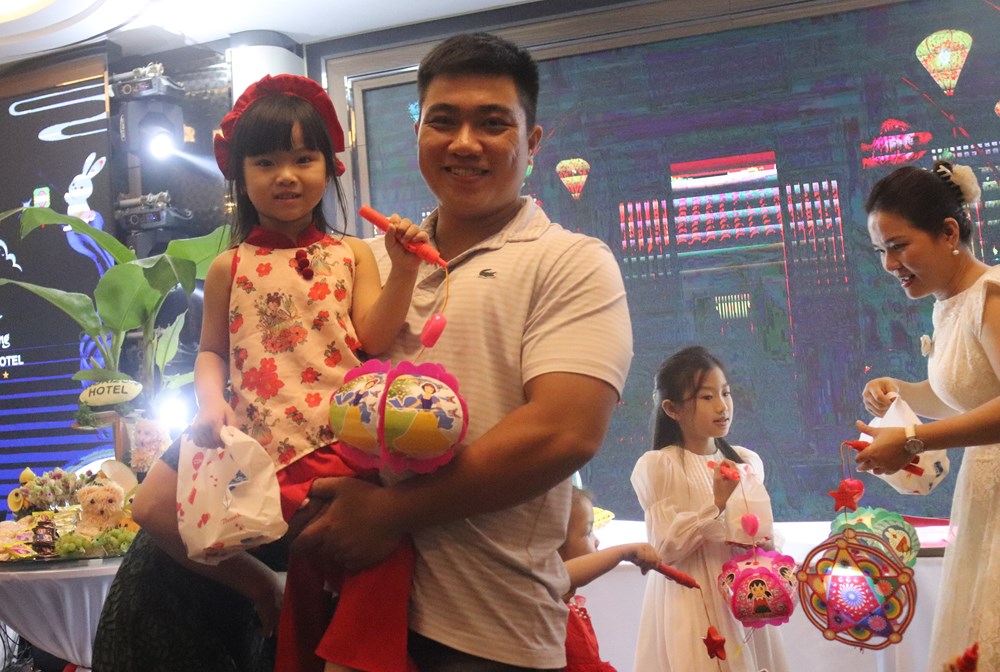 Khánh Hòa:  Chung tay hỗ trợ đồng bào vùng bão lũ  - ảnh 3