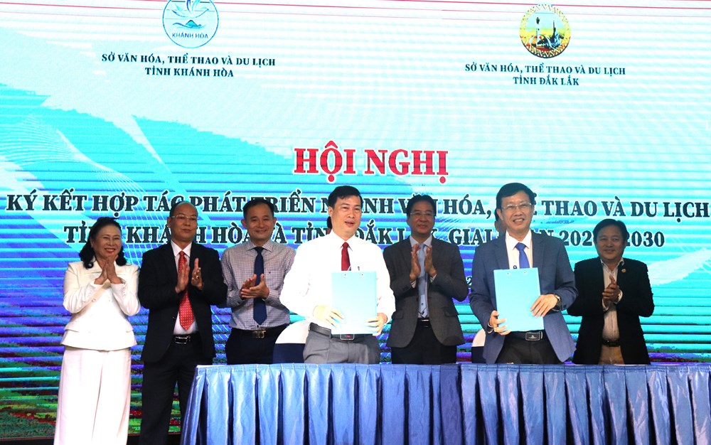 Khánh Hòa - Đắk Lắk ký kết hợp tác toàn diện văn hóa, thể thao, du lịch - ảnh 1