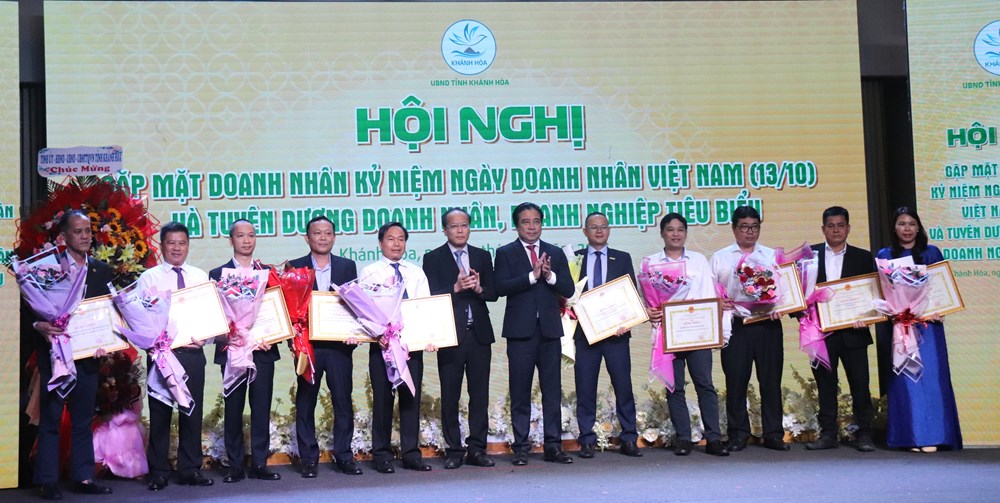 Khánh Hòa: Gặp mặt, vinh danh doanh nghiệp và doanh nhân tiêu biểu - ảnh 3
