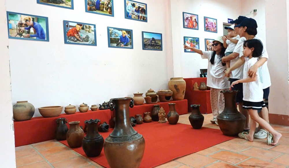 Khánh Hòa: Trưng bày, giới thiệu ảnh và các hiện vật về Lễ hội Katê - ảnh 1