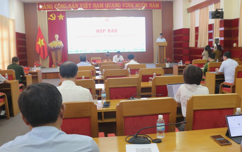 Khánh Hòa: Chín tháng năm 2025, GRDP tăng 7,0%, thu ngân sách vượt dự toán - ảnh 1