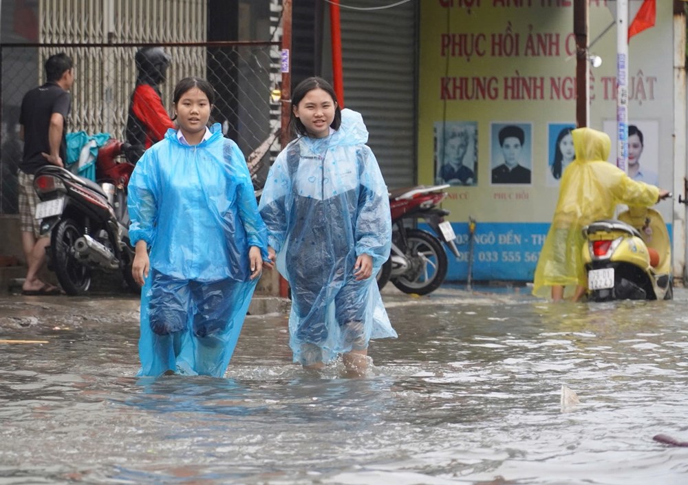 Khánh Hòa: Cho học sinh nghỉ 2 ngày để tránh bão Kalmaegi - ảnh 1