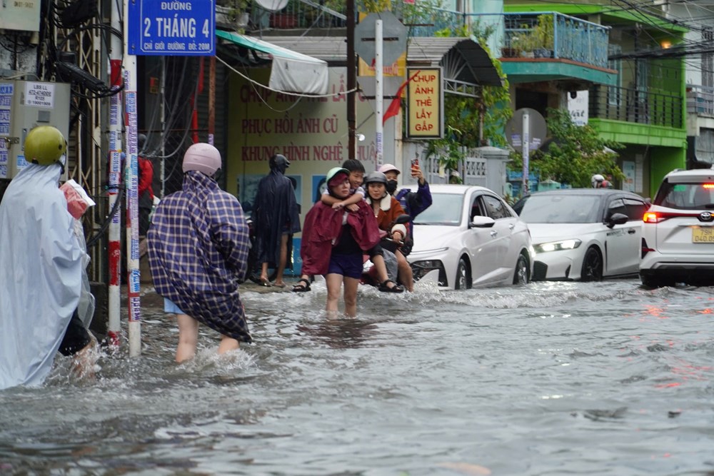 Khánh Hòa: Cho học sinh nghỉ 2 ngày để tránh bão Kalmaegi - ảnh 2