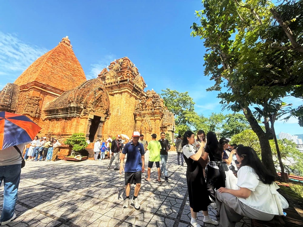 Khánh Hòa: Mở cửa các di tích đón khách trở lại sau bão Kalmaegi - ảnh 2