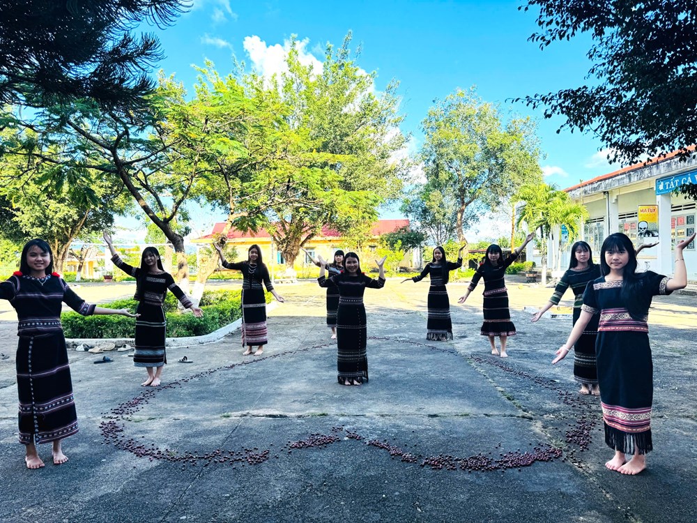 Đất đỏ bazan kể chuyện ước mơ học trò - ảnh 3