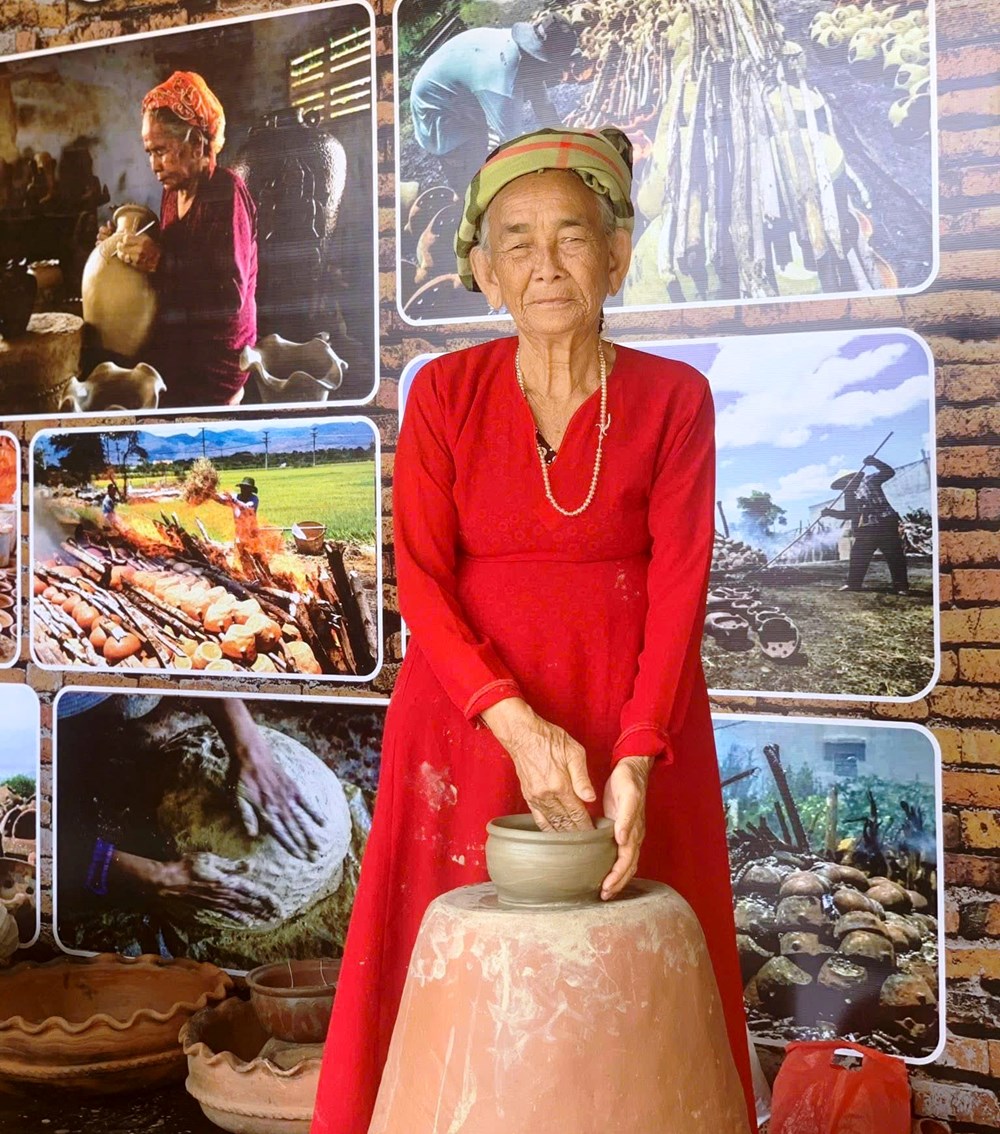 Bài 2 – Khai thác đa dạng nguồn lực văn hóa các dân tộc và làng nghề - ảnh 3