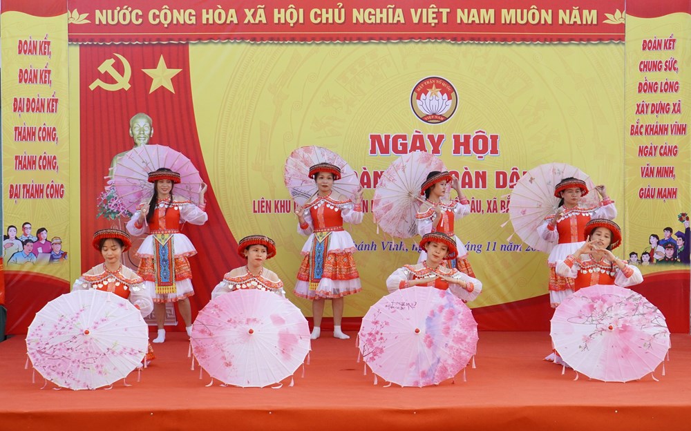 Phó Thủ tướng Mai Văn Chính dự Ngày hội Đại đoàn kết toàn dân tộc tại Khánh Hòa - ảnh 4