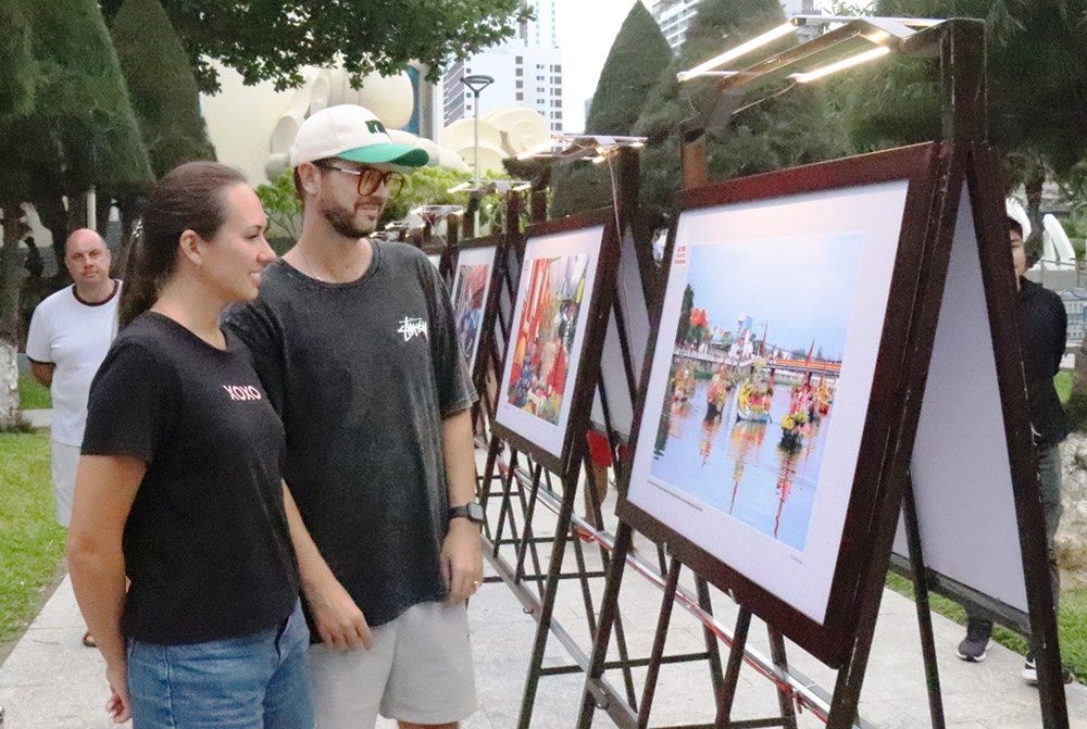 Khai mạc triển lãm ảnh “Sắc màu các dân tộc Việt Nam“ - ảnh 9