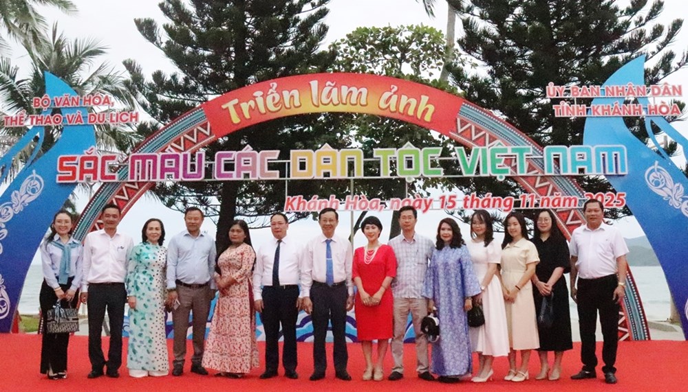 Khai mạc triển lãm ảnh “Sắc màu các dân tộc Việt Nam“ - ảnh 4