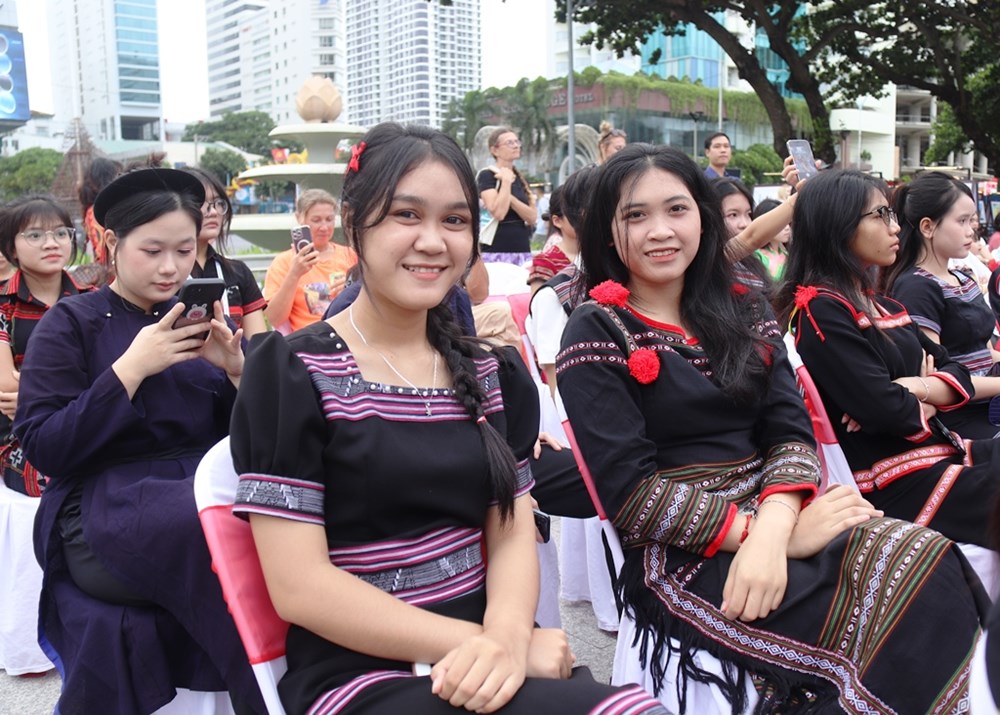 Khai mạc triển lãm ảnh “Sắc màu các dân tộc Việt Nam“ - ảnh 5