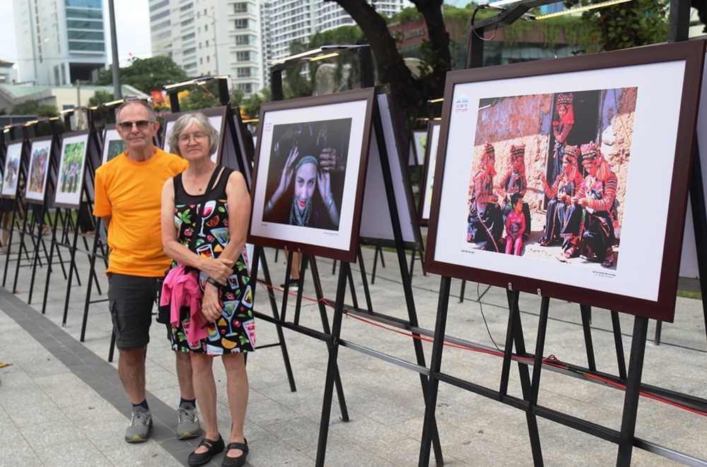 Khai mạc triển lãm ảnh “Sắc màu các dân tộc Việt Nam“ - ảnh 6