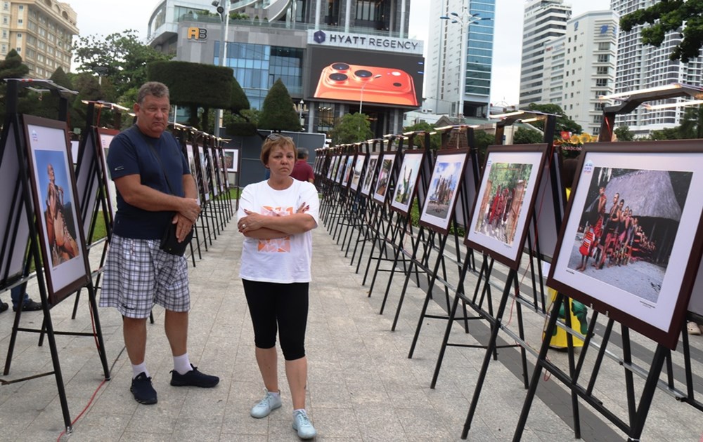 Khai mạc triển lãm ảnh “Sắc màu các dân tộc Việt Nam“ - ảnh 7