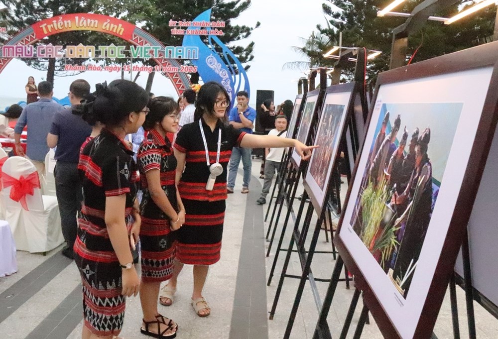 Khai mạc triển lãm ảnh “Sắc màu các dân tộc Việt Nam“ - ảnh 8