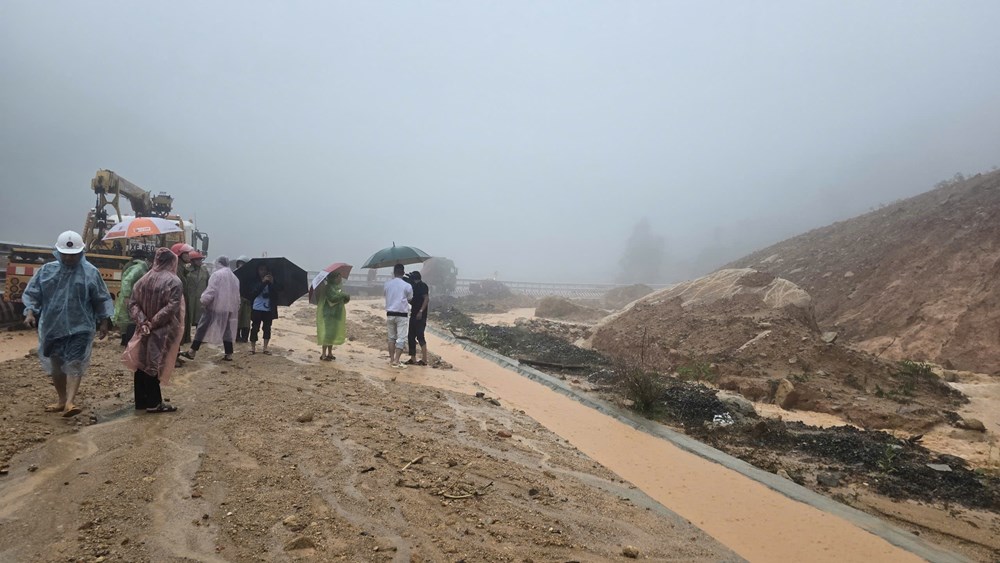 Khánh Hòa: Mưa lũ, sạt lở khiến 7 người chết, 1 người mất tích, 19 người bị thương - ảnh 1