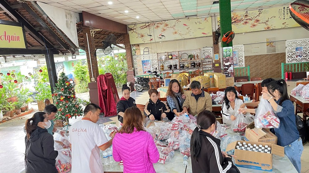 Khánh Hòa: Cứu trợ các vùng ngập nặng, địa hình chia cắt - ảnh 1