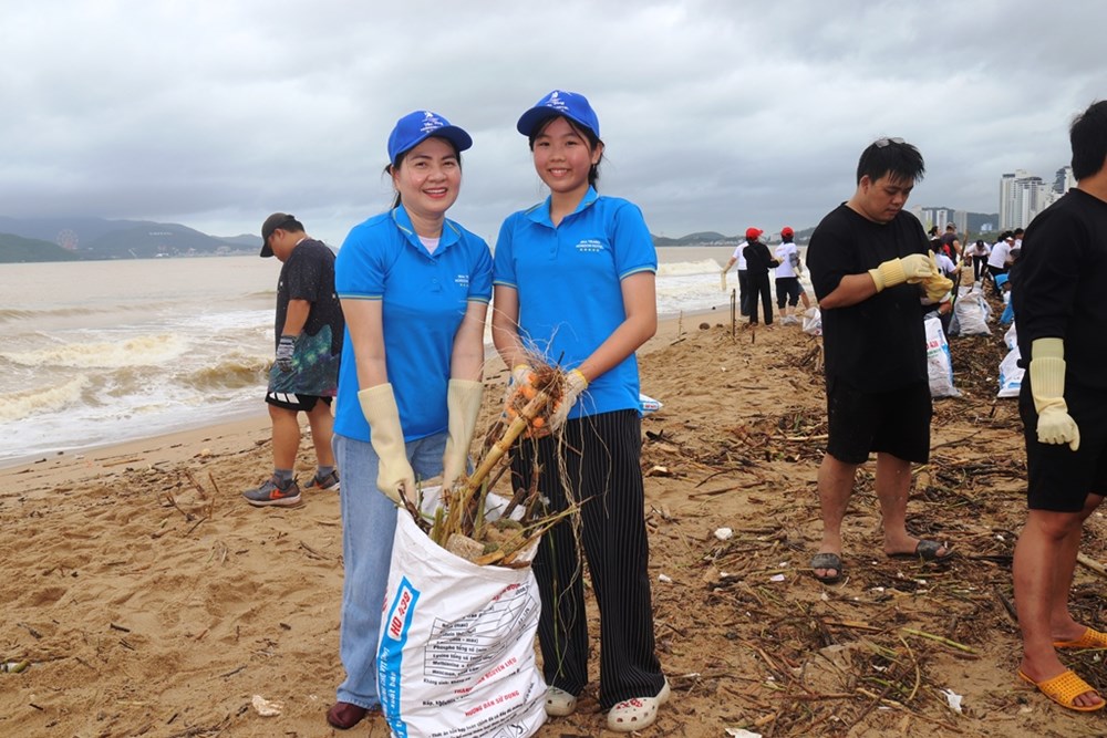 Ngành Du lịch ra quân làm sạch biển Nha Trang, nỗ lực hồi sinh điểm đến sau mưa lũ - ảnh 5