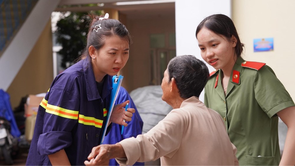 Khánh Hòa:  Tổng lực khắc phục hậu quả mưa lũ – Không để người dân bị đói rét, bị cô lập - ảnh 2