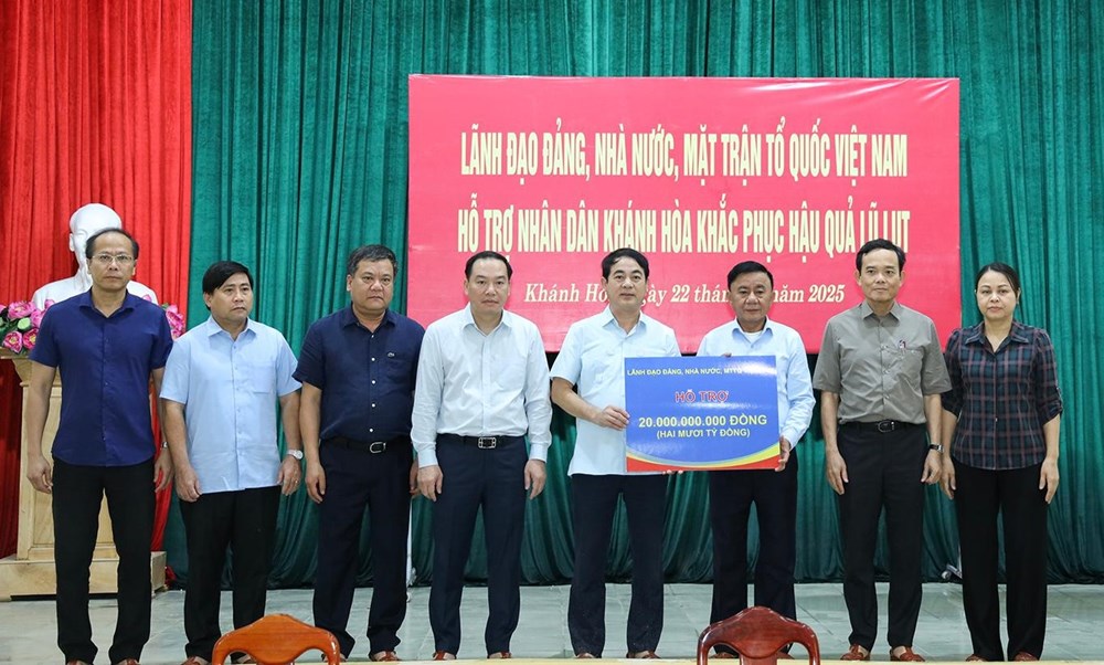 Thường trực Ban Bí thư Trần Cẩm Tú trực tiếp thị sát, chỉ đạo khắc phục mưa lũ lịch sử tại Khánh Hòa - ảnh 3