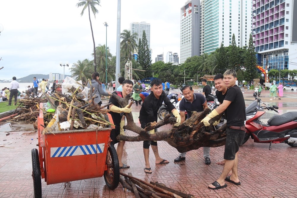 Ngành Du lịch ra quân làm sạch biển Nha Trang, nỗ lực hồi sinh điểm đến sau mưa lũ - ảnh 4