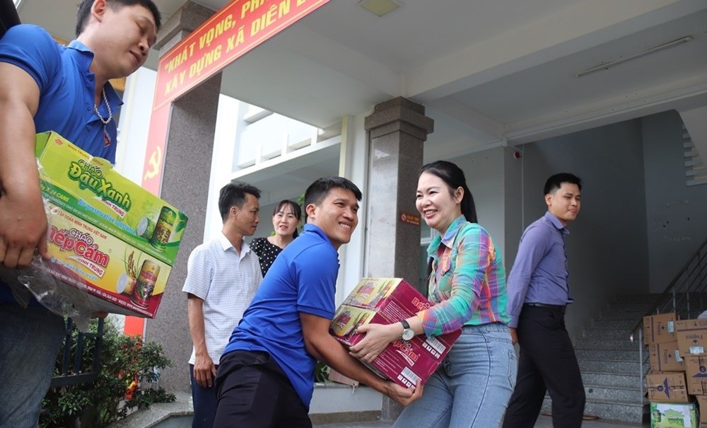 Khánh Hòa: Hỗ trợ 4 tấn nhu yếu phẩm đến bà con vùng lũ - ảnh 5